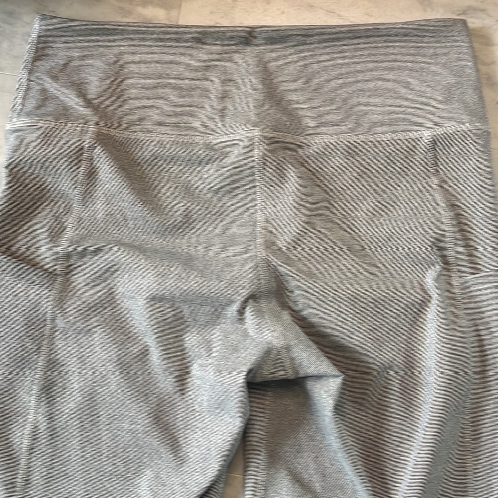 Banana Republic Athletic leggings / side pockets Light Grey NWOT Size L - Picture 6 of 12